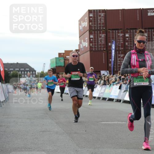 03.10.2025 - Köhlbrandbrückenlauf Yannick Fuchs http://msf.ph/oto/8984678 03.10.2025 16:09:26 Ziel 7345, 7395, 7609, 8541, 8788, 8823, 8984, 9410, 9419, 9470 meine-sportfotos.de