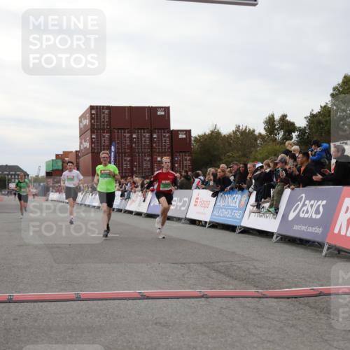 03.10.2025 - Köhlbrandbrückenlauf Yannick Fuchs http://msf.ph/oto/8984681 03.10.2025 15:56:35 Ziel 7092, 7166, 8782, 9182 meine-sportfotos.de