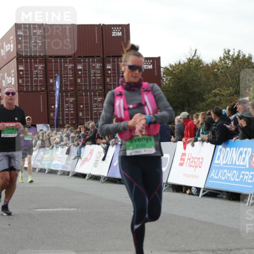 03.10.2025 - Köhlbrandbrückenlauf Yannick Fuchs http://msf.ph/oto/8984682 03.10.2025 16:09:26 Ziel 7345, 7395, 7609, 8541, 8788, 8823, 8984, 9410, 9419, 9470 meine-sportfotos.de