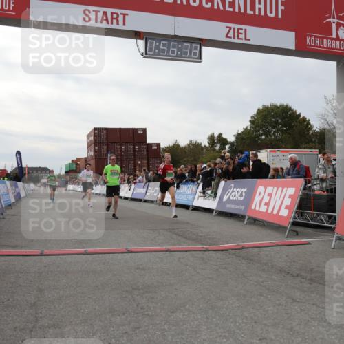 03.10.2025 - Köhlbrandbrückenlauf Yannick Fuchs http://msf.ph/oto/8984685 03.10.2025 15:56:36 Ziel 7092, 7166, 8782, 9182 meine-sportfotos.de