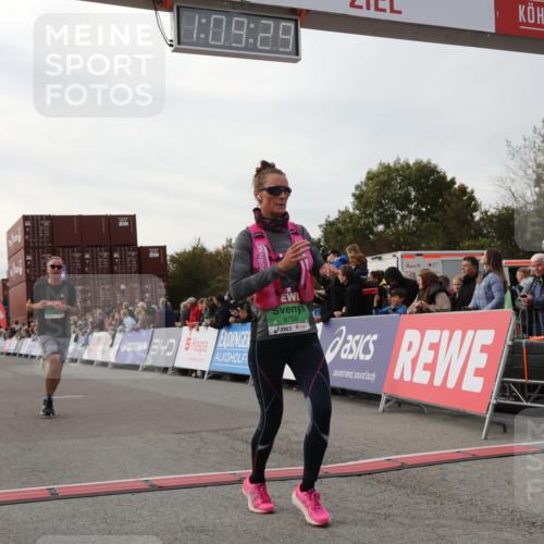 03.10.2025 - Köhlbrandbrückenlauf Yannick Fuchs http://msf.ph/oto/8984686 03.10.2025 16:09:27 Ziel 7345, 7609, 8788, 8823, 8984, 9410, 9419, 9470 meine-sportfotos.de