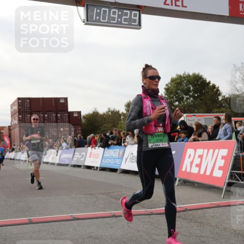 03.10.2025 - Köhlbrandbrückenlauf Yannick Fuchs http://msf.ph/oto/8984688 03.10.2025 16:09:27 Ziel 7345, 7609, 8788, 8823, 8984, 9410, 9419, 9470 meine-sportfotos.de