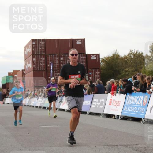 03.10.2025 - Köhlbrandbrückenlauf Yannick Fuchs http://msf.ph/oto/8984693 03.10.2025 16:09:28 Ziel 7345, 7609, 8788, 8984, 9410, 9419 meine-sportfotos.de