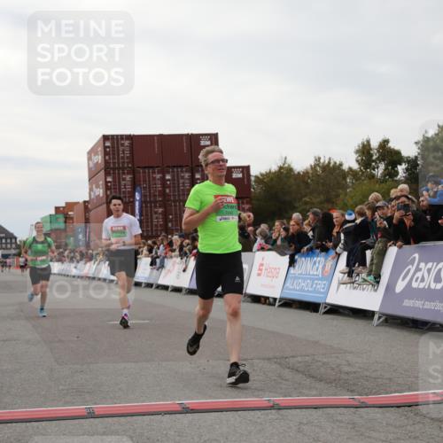03.10.2025 - Köhlbrandbrückenlauf Yannick Fuchs http://msf.ph/oto/8984694 03.10.2025 15:56:37 Ziel 7092, 7166, 8782, 9182 meine-sportfotos.de