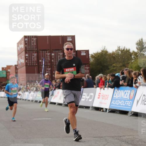 03.10.2025 - Köhlbrandbrückenlauf Yannick Fuchs http://msf.ph/oto/8984695 03.10.2025 16:09:28 Ziel 7345, 7609, 8788, 8984, 9410, 9419 meine-sportfotos.de