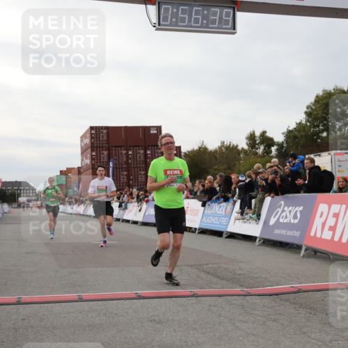 03.10.2025 - Köhlbrandbrückenlauf Yannick Fuchs http://msf.ph/oto/8984696 03.10.2025 15:56:37 Ziel 7092, 7166, 8782, 9182 meine-sportfotos.de