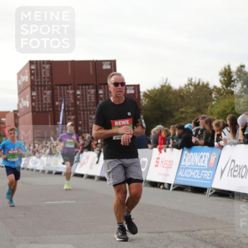 03.10.2025 - Köhlbrandbrückenlauf Yannick Fuchs http://msf.ph/oto/8984697 03.10.2025 16:09:28 Ziel 7345, 7609, 8788, 8984, 9410, 9419 meine-sportfotos.de