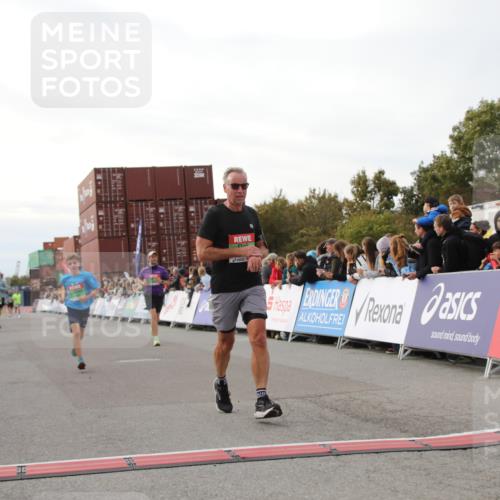 03.10.2025 - Köhlbrandbrückenlauf Yannick Fuchs http://msf.ph/oto/8984698 03.10.2025 16:09:28 Ziel 7345, 7609, 8788, 8984, 9410, 9419 meine-sportfotos.de