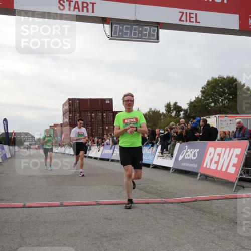 03.10.2025 - Köhlbrandbrückenlauf Yannick Fuchs http://msf.ph/oto/8984700 03.10.2025 15:56:37 Ziel 7092, 7166, 8782, 9182 meine-sportfotos.de