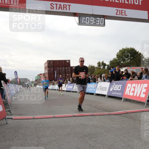 03.10.2025 - Köhlbrandbrückenlauf Yannick Fuchs http://msf.ph/oto/8984701 03.10.2025 16:09:28 Ziel 7345, 7609, 8788, 8984, 9410, 9419 meine-sportfotos.de