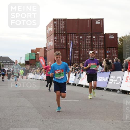 03.10.2025 - Köhlbrandbrückenlauf Yannick Fuchs http://msf.ph/oto/8984707 03.10.2025 16:09:29 Ziel 7345, 7609, 8788, 8984, 9410, 9419 meine-sportfotos.de