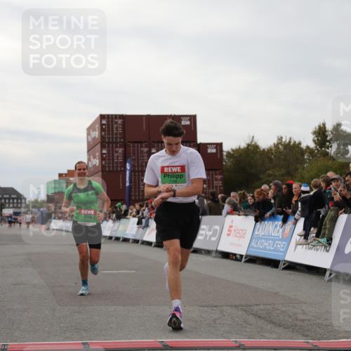 03.10.2025 - Köhlbrandbrückenlauf Yannick Fuchs http://msf.ph/oto/8984710 03.10.2025 15:56:39 Ziel 7092, 7166, 8782, 9182 meine-sportfotos.de
