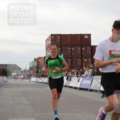 03.10.2025 - Köhlbrandbrückenlauf Yannick Fuchs http://msf.ph/oto/8984713 03.10.2025 15:56:39 Ziel 7092, 7166, 8782, 9182 meine-sportfotos.de