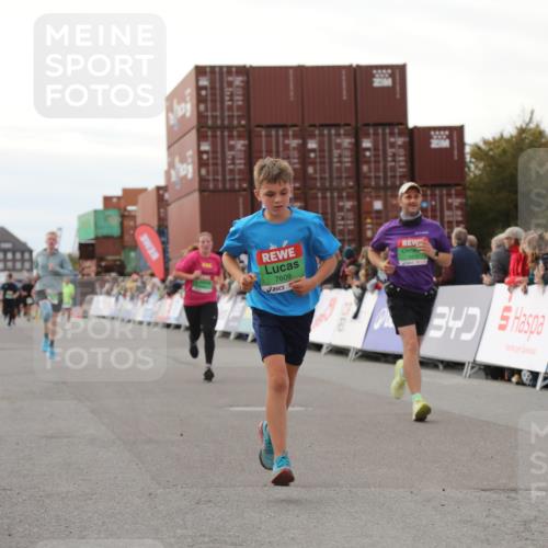 03.10.2025 - Köhlbrandbrückenlauf Yannick Fuchs http://msf.ph/oto/8984714 03.10.2025 16:09:30 Ziel 7345, 7609, 8788, 8984, 9410, 9419 meine-sportfotos.de