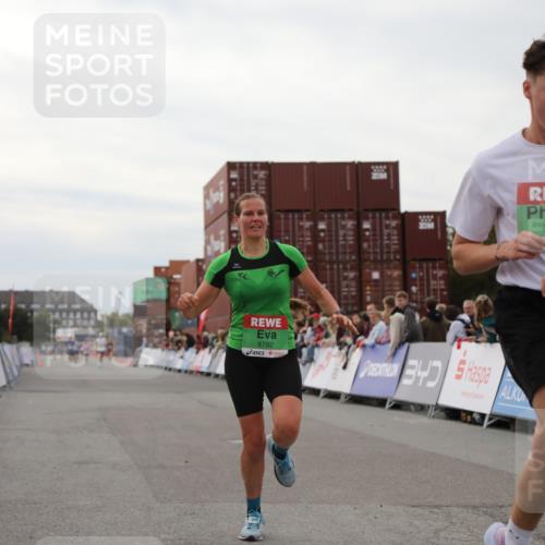 03.10.2025 - Köhlbrandbrückenlauf Yannick Fuchs http://msf.ph/oto/8984715 03.10.2025 15:56:39 Ziel 7092, 7166, 8782, 9182 meine-sportfotos.de