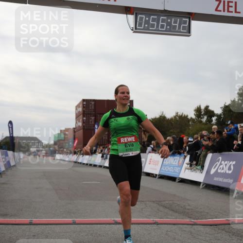 03.10.2025 - Köhlbrandbrückenlauf Yannick Fuchs http://msf.ph/oto/8984720 03.10.2025 15:56:40 Ziel 7092, 7166, 8782, 9182 meine-sportfotos.de
