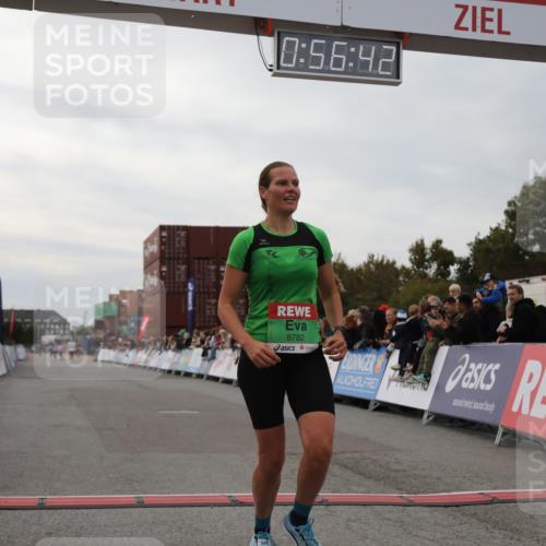 03.10.2025 - Köhlbrandbrückenlauf Yannick Fuchs http://msf.ph/oto/8984723 03.10.2025 15:56:40 Ziel 7092, 7166, 8782, 9182 meine-sportfotos.de
