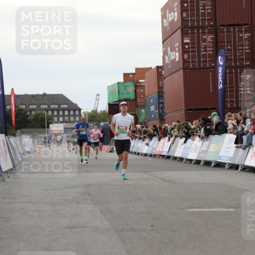 03.10.2025 - Köhlbrandbrückenlauf Yannick Fuchs http://msf.ph/oto/8984734 03.10.2025 15:56:48 Ziel 9226, 9664 meine-sportfotos.de