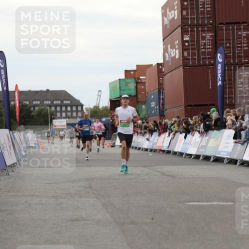 03.10.2025 - Köhlbrandbrückenlauf Yannick Fuchs http://msf.ph/oto/8984736 03.10.2025 15:56:48 Ziel 9226, 9664 meine-sportfotos.de