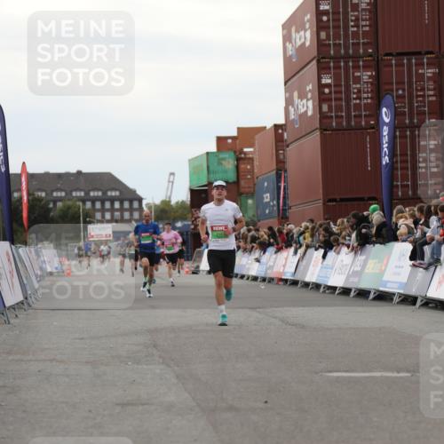03.10.2025 - Köhlbrandbrückenlauf Yannick Fuchs http://msf.ph/oto/8984740 03.10.2025 15:56:49 Ziel 9226, 9664, 9665 meine-sportfotos.de