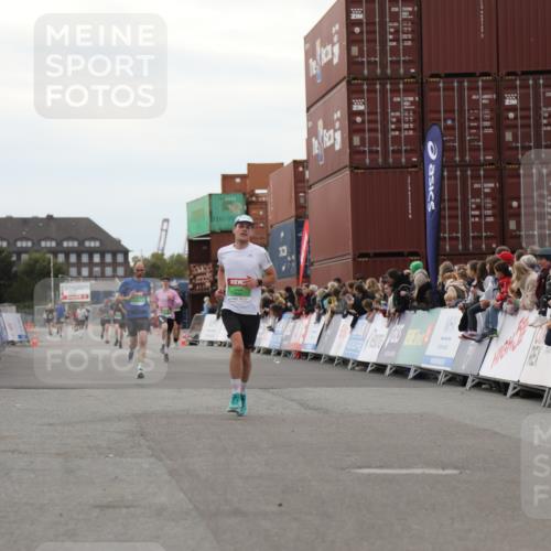 03.10.2025 - Köhlbrandbrückenlauf Yannick Fuchs http://msf.ph/oto/8984744 03.10.2025 15:56:49 Ziel 9226, 9664, 9665 meine-sportfotos.de
