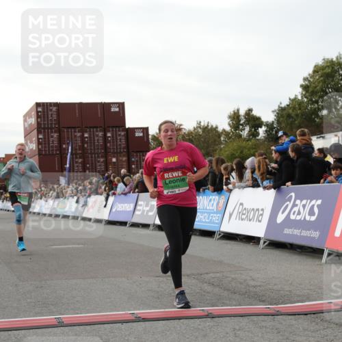 03.10.2025 - Köhlbrandbrückenlauf Yannick Fuchs http://msf.ph/oto/8984777 03.10.2025 16:09:33 Ziel 7609, 8984, 9150, 9301, 9410, 9419 meine-sportfotos.de