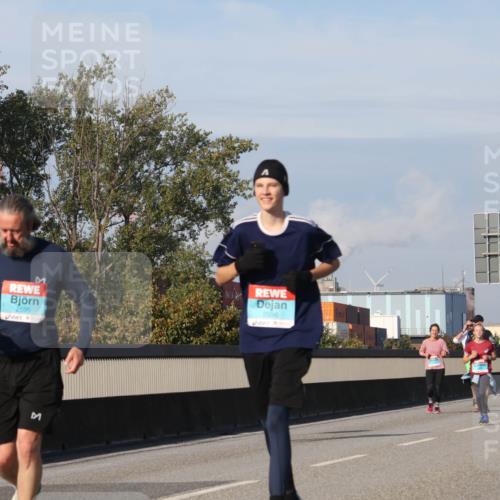 03.10.2025 - Köhlbrandbrückenlauf Luisa Fischer http://msf.ph/oto/8984782 03.10.2025 11:14:27 Position 3 2595, 2596 meine-sportfotos.de