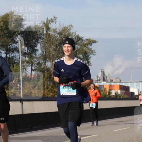 03.10.2025 - Köhlbrandbrückenlauf Luisa Fischer http://msf.ph/oto/8984787 03.10.2025 11:14:28 Position 3 2595, 2596 meine-sportfotos.de