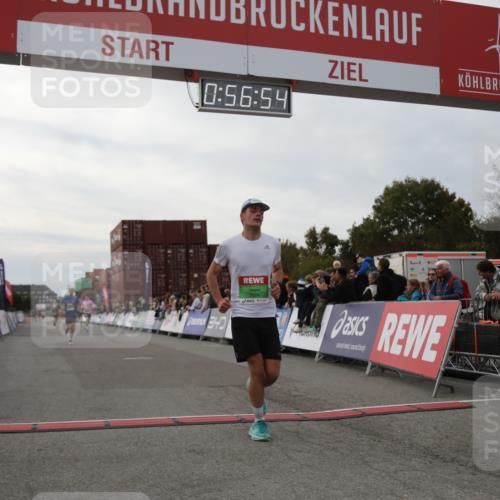 03.10.2025 - Köhlbrandbrückenlauf Yannick Fuchs http://msf.ph/oto/8984803 03.10.2025 15:56:53 Ziel 7882, 9226, 9664, 9665 meine-sportfotos.de