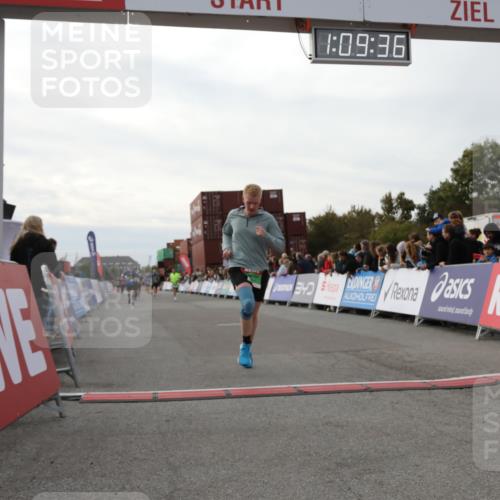 03.10.2025 - Köhlbrandbrückenlauf Yannick Fuchs http://msf.ph/oto/8984805 03.10.2025 16:09:34 Ziel 7609, 8984, 9150, 9301, 9410, 9419 meine-sportfotos.de
