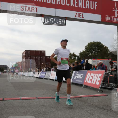 03.10.2025 - Köhlbrandbrückenlauf Yannick Fuchs http://msf.ph/oto/8984806 03.10.2025 15:56:53 Ziel 7882, 9226, 9664, 9665 meine-sportfotos.de