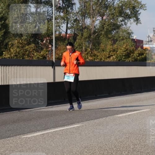 03.10.2025 - Köhlbrandbrückenlauf Luisa Fischer http://msf.ph/oto/8984809 03.10.2025 11:14:32 Position 3 2211 meine-sportfotos.de