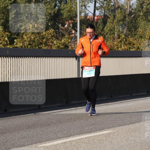03.10.2025 - Köhlbrandbrückenlauf Luisa Fischer http://msf.ph/oto/8984811 03.10.2025 11:14:32 Position 3 1, 2211 meine-sportfotos.de