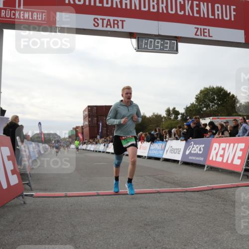 03.10.2025 - Köhlbrandbrückenlauf Yannick Fuchs http://msf.ph/oto/8984812 03.10.2025 16:09:35 Ziel 8984, 9024, 9150, 9301, 9410, 9419 meine-sportfotos.de