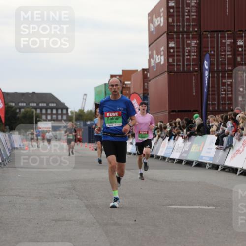 03.10.2025 - Köhlbrandbrückenlauf Yannick Fuchs http://msf.ph/oto/8984813 03.10.2025 15:56:54 Ziel 7882, 9226, 9664, 9665 meine-sportfotos.de