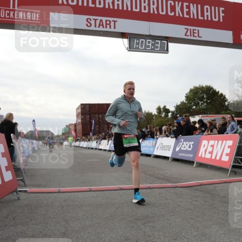 03.10.2025 - Köhlbrandbrückenlauf Yannick Fuchs http://msf.ph/oto/8984816 03.10.2025 16:09:35 Ziel 8984, 9024, 9150, 9301, 9410, 9419 meine-sportfotos.de