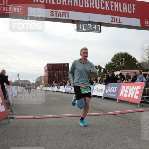 03.10.2025 - Köhlbrandbrückenlauf Yannick Fuchs http://msf.ph/oto/8984819 03.10.2025 16:09:35 Ziel 8984, 9024, 9150, 9301, 9410, 9419 meine-sportfotos.de