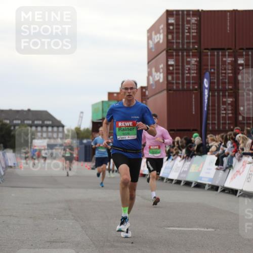 03.10.2025 - Köhlbrandbrückenlauf Yannick Fuchs http://msf.ph/oto/8984820 03.10.2025 15:56:55 Ziel 7882, 9226, 9664, 9665 meine-sportfotos.de