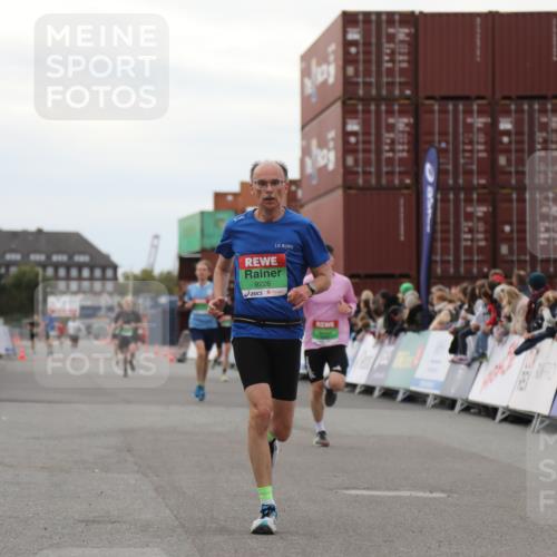 03.10.2025 - Köhlbrandbrückenlauf Yannick Fuchs http://msf.ph/oto/8984823 03.10.2025 15:56:55 Ziel 7882, 9226, 9664, 9665 meine-sportfotos.de