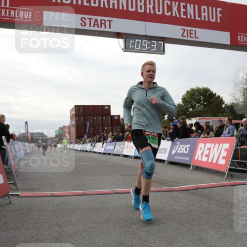 03.10.2025 - Köhlbrandbrückenlauf Yannick Fuchs http://msf.ph/oto/8984824 03.10.2025 16:09:35 Ziel 8984, 9024, 9150, 9301, 9410, 9419 meine-sportfotos.de