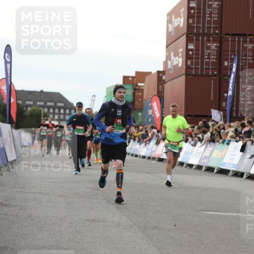 03.10.2025 - Köhlbrandbrückenlauf Yannick Fuchs http://msf.ph/oto/8984827 03.10.2025 16:09:38 Ziel 8826, 8834, 9024, 9150, 9301, 9419, 9567 meine-sportfotos.de
