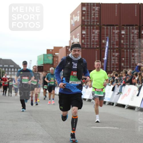 03.10.2025 - Köhlbrandbrückenlauf Yannick Fuchs http://msf.ph/oto/8984835 03.10.2025 16:09:39 Ziel 8814, 8826, 8834, 9024, 9150, 9301, 9567, 9748 meine-sportfotos.de