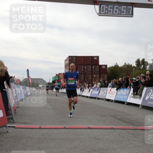 03.10.2025 - Köhlbrandbrückenlauf Yannick Fuchs http://msf.ph/oto/8984837 03.10.2025 15:56:56 Ziel 7882, 9226, 9664, 9665 meine-sportfotos.de