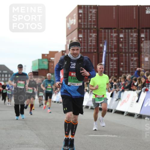 03.10.2025 - Köhlbrandbrückenlauf Yannick Fuchs http://msf.ph/oto/8984840 03.10.2025 16:09:39 Ziel 8814, 8826, 8834, 9024, 9150, 9301, 9567, 9748 meine-sportfotos.de