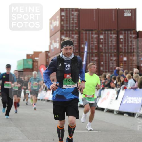 03.10.2025 - Köhlbrandbrückenlauf Yannick Fuchs http://msf.ph/oto/8984848 03.10.2025 16:09:39 Ziel 8814, 8826, 8834, 9024, 9150, 9301, 9567, 9748 meine-sportfotos.de