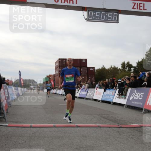 03.10.2025 - Köhlbrandbrückenlauf Yannick Fuchs http://msf.ph/oto/8984849 03.10.2025 15:56:56 Ziel 7882, 9226, 9664, 9665 meine-sportfotos.de
