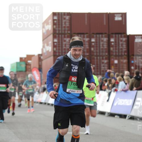 03.10.2025 - Köhlbrandbrückenlauf Yannick Fuchs http://msf.ph/oto/8984851 03.10.2025 16:09:40 Ziel 7498, 8814, 8826, 8834, 9024, 9150, 9301, 9567, 9748 meine-sportfotos.de