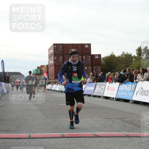 03.10.2025 - Köhlbrandbrückenlauf Yannick Fuchs http://msf.ph/oto/8984854 03.10.2025 16:09:40 Ziel 7498, 8814, 8826, 8834, 9024, 9150, 9301, 9567, 9748 meine-sportfotos.de