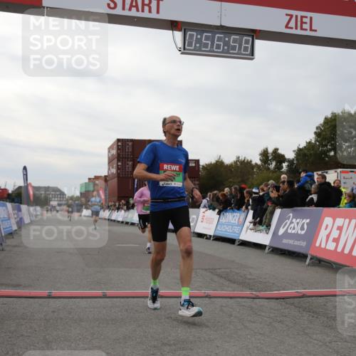 03.10.2025 - Köhlbrandbrückenlauf Yannick Fuchs http://msf.ph/oto/8984861 03.10.2025 15:56:56 Ziel 7882, 9226, 9664, 9665 meine-sportfotos.de