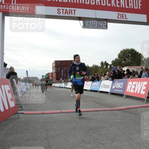 03.10.2025 - Köhlbrandbrückenlauf Yannick Fuchs http://msf.ph/oto/8984865 03.10.2025 16:09:40 Ziel 7498, 8814, 8826, 8834, 9024, 9150, 9301, 9567, 9748 meine-sportfotos.de